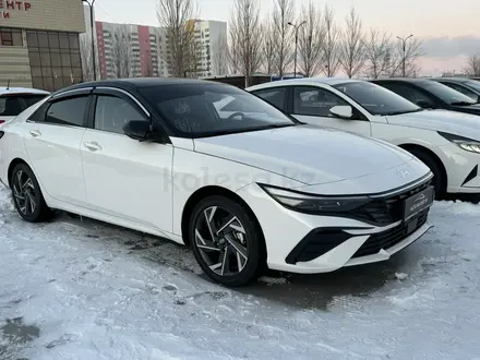 Hyundai Elantra 2023 года за 10 100 000 тг. в Астана – фото 2