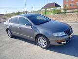 Volkswagen Passat 2005 года за 3 674 730 тг. в Кызылорда – фото 2