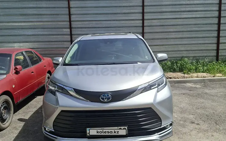 Toyota Sienna 2021 года за 21 000 000 тг. в Алматы