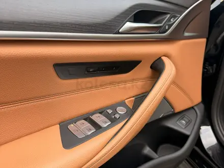 BMW 530 2021 года за 26 000 000 тг. в Алматы – фото 10