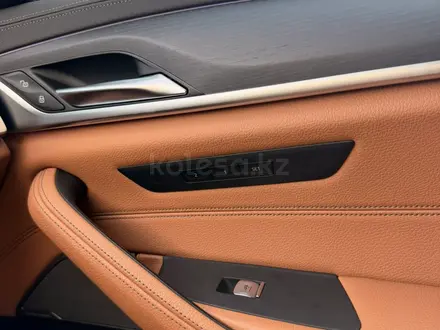 BMW 530 2021 года за 26 000 000 тг. в Алматы – фото 16