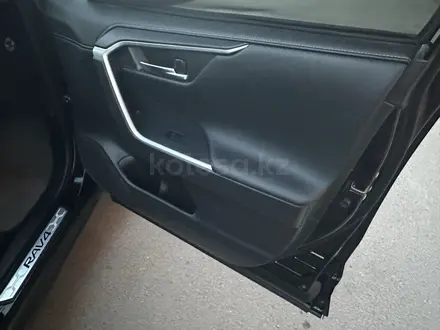 Toyota RAV4 2023 года за 15 900 000 тг. в Астана – фото 28