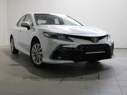 Toyota Camry Comfort 2023 годаүшін17 300 000 тг. в Актобе – фото 2