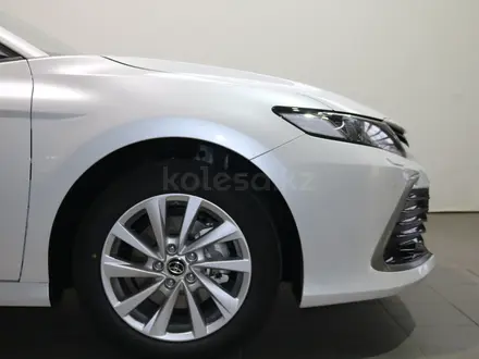 Toyota Camry Comfort 2023 года за 17 300 000 тг. в Актобе – фото 7