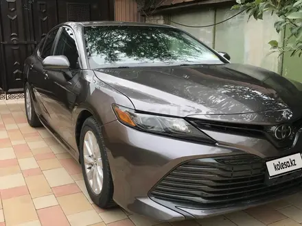 Toyota Camry 2018 года за 9 200 000 тг. в Уральск – фото 8