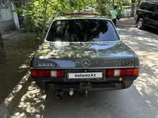 Mercedes-Benz E-Class, 1984