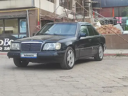 Mercedes-Benz E 280 1993 года за 2 340 000 тг. в Алматы – фото 2