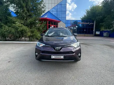 Toyota RAV4 2017 года за 8 200 000 тг. в Уральск
