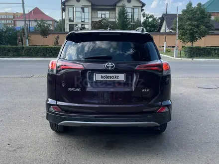 Toyota RAV4 2017 года за 8 200 000 тг. в Уральск – фото 3