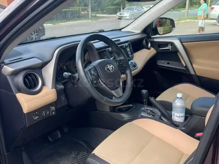 Toyota RAV4 2017 года за 8 200 000 тг. в Уральск – фото 6