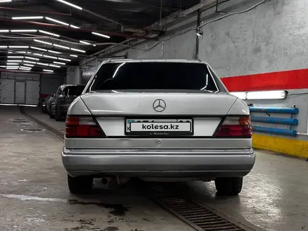 Mercedes-Benz E 220 1993 года за 1 720 000 тг. в Караганда – фото 15