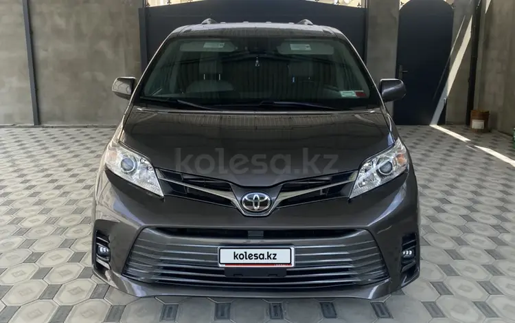 Toyota Sienna 2018 года за 10 780 000 тг. в Жанаозен