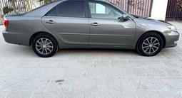 Toyota Camry 2005 годаүшін5 100 000 тг. в Жанаозен – фото 4