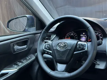 Toyota Camry 2014 года за 8 400 000 тг. в Актобе – фото 12