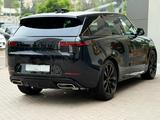 Land Rover Range Rover Sport Dynamic SE 2026 года за 99 400 000 тг. в Алматы – фото 4