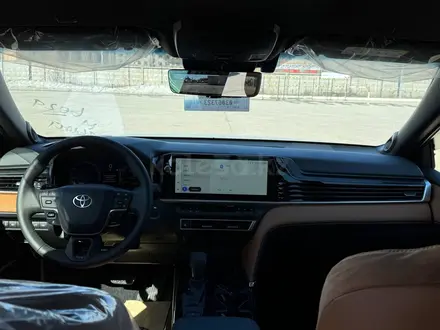 Toyota Camry Luxe 2026 года за 23 190 000 тг. в Актобе – фото 13