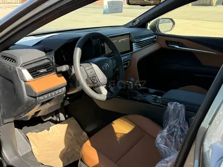 Toyota Camry Luxe 2026 года за 23 190 000 тг. в Актобе – фото 14