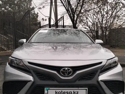 Toyota Camry 2021 года за 14 700 000 тг. в Шымкент