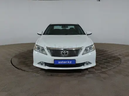 Toyota Camry 2014 года за 8 690 000 тг. в Шымкент – фото 2