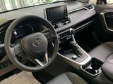 Toyota RAV4 2021 годаfor18 500 000 тг. в Актобе – фото 3