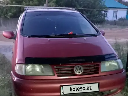 Volkswagen Sharan 1997 года за 2 800 000 тг. в Уральск