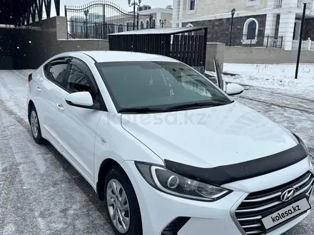 Hyundai Elantra 2018 года за 7 250 000 тг. в Астана