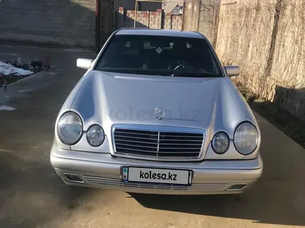 Mercedes-Benz E 230 1998 года за 3 150 000 тг. в Шымкент – фото 2