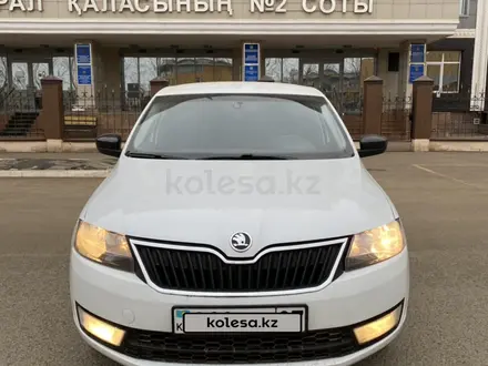 Skoda Rapid 2015 года за 5 100 000 тг. в Уральск – фото 3