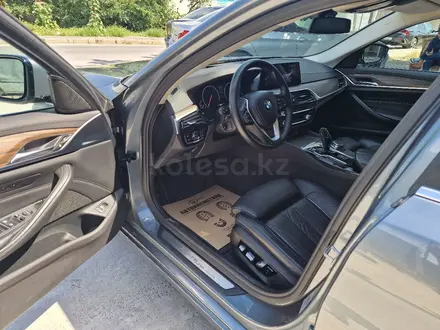 BMW 530 2018 года за 14 300 000 тг. в Шымкент – фото 15