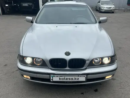 BMW 523 1998 года за 3 190 000 тг. в Алматы – фото 2