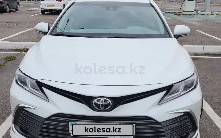 Toyota Camry 2023 года за 16 700 000 тг. в Алматы