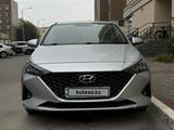 Hyundai Accent 2021 года за 8 690 000 тг. в Караганда – фото 2