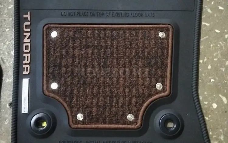 Оригинальный резиновый коврики на Toyota Tundraүшін120 000 тг. в Алматы