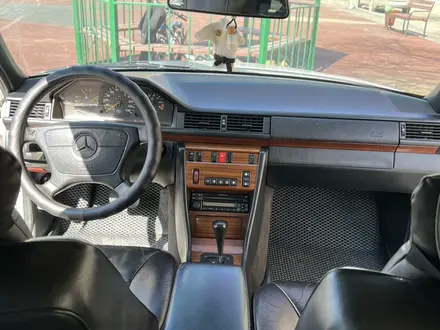 Mercedes-Benz E 220 1994 года за 3 900 000 тг. в Жезказган – фото 17