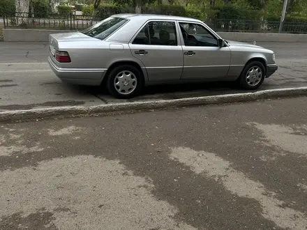 Mercedes-Benz E 220 1994 года за 3 900 000 тг. в Жезказган – фото 6
