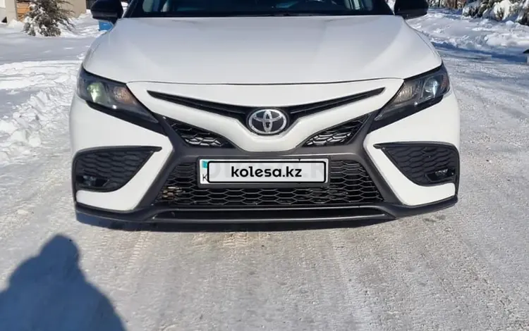 Toyota Camry 2021 года за 12 500 000 тг. в Шымкент