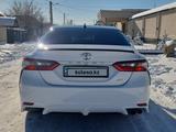 Toyota Camry 2021 года за 12 500 000 тг. в Шымкент – фото 4