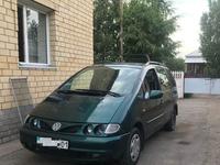 Volkswagen Sharan 1996 годаүшін2 300 000 тг. в Астана