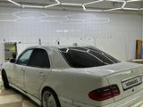 Mercedes-Benz E 320 2002 года за 1 800 000 тг. в Актобе – фото 2
