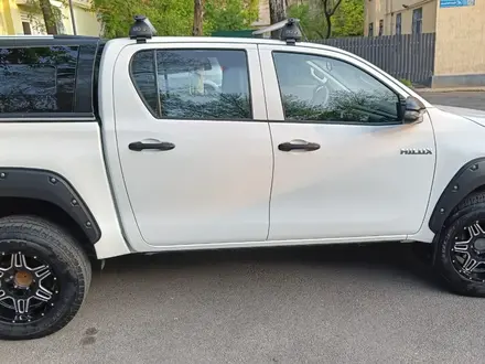 Toyota Hilux 2018 года за 12 650 000 тг. в Алматы – фото 3