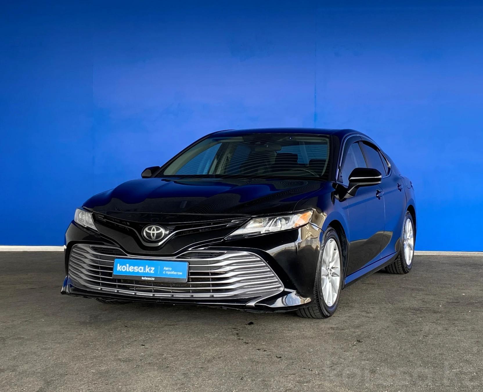 Toyota Camry 2019 г.