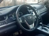 Toyota Camry 2014 годаүшін5 800 000 тг. в Актобе – фото 5