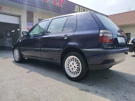 Volkswagen Golf 1995 года за 1 900 000 тг. в Алматы – фото 2