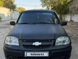 Chevrolet Niva 2009 года за 2 300 000 тг. в Шымкент – фото 2