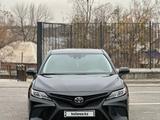 Toyota Camry 2020 года за 12 800 000 тг. в Шымкент – фото 2