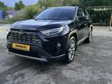 Toyota RAV4 2021 года за 14 900 000 тг. в Усть-Каменогорск – фото 2