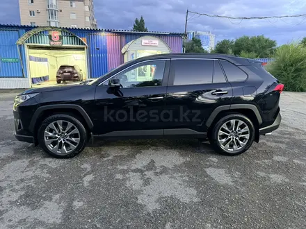 Toyota RAV4 2021 года за 14 900 000 тг. в Усть-Каменогорск – фото 3
