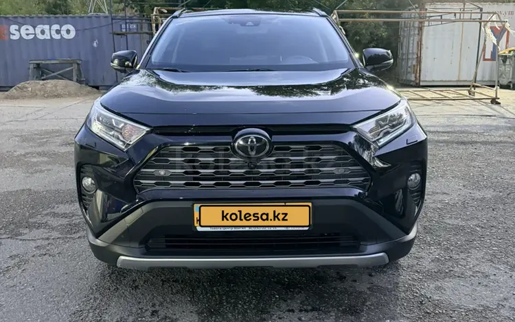 Toyota RAV4 2021 года за 14 900 000 тг. в Усть-Каменогорск