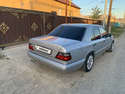 Mercedes-Benz E 320 1992 годаүшін3 500 000 тг. в Атырау – фото 4