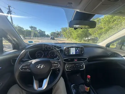 Hyundai Santa Fe 2018 года за 11 390 000 тг. в Астана – фото 15